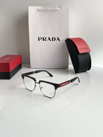 Prada_frame_1007