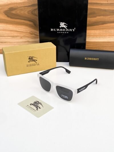 Burberr_white_black_4293