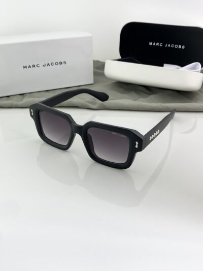 MARC JACOBS BLACK SHADED 37002-101