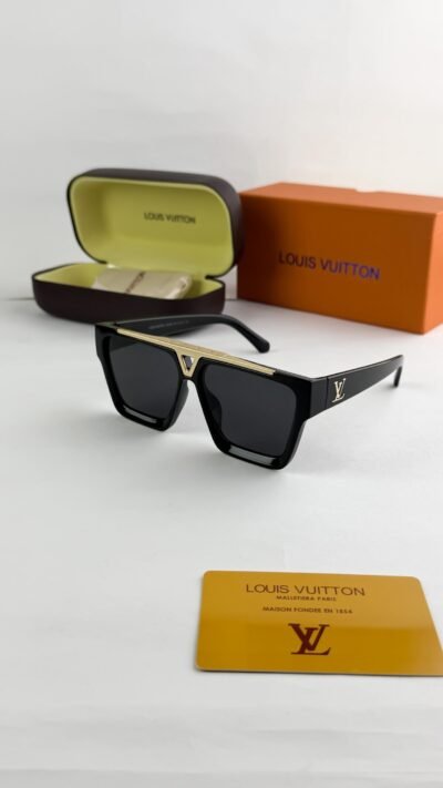 L.v gold black 1502