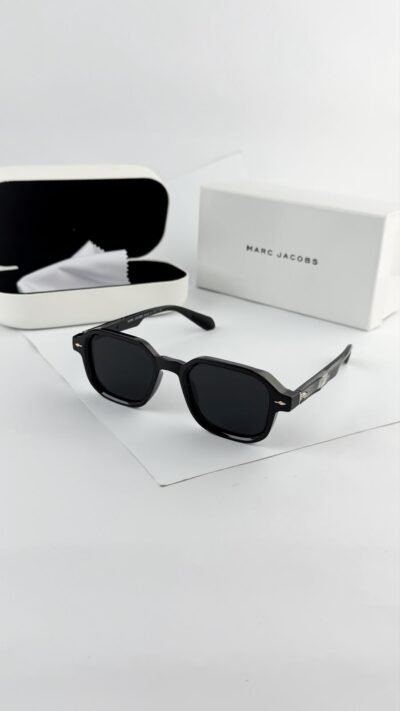 MARC JACOBS BLACK 1097